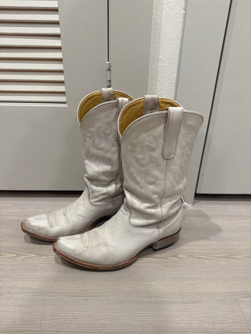 White cowgirl boots